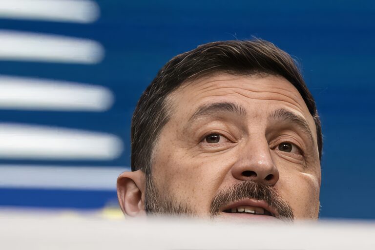 Les ministres de la Justice et de l’Énergie démissionnent après le scandale de corruption à 100 millions de dollars qui aurait été organisé par un proche de Volodymyr Zelensky