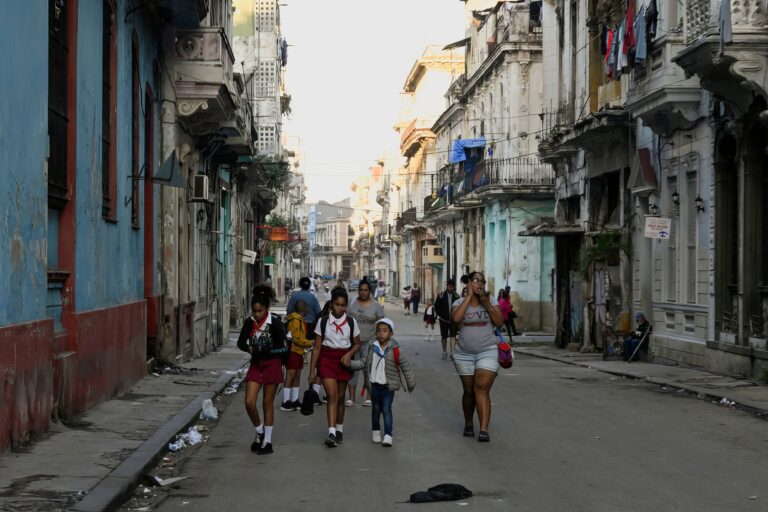 CUBA A LE DROIT DE VIVRE ! ANNOU BA-YO LOV-LA Mobilisation vendredi 27 février à la Maison des Syndicats