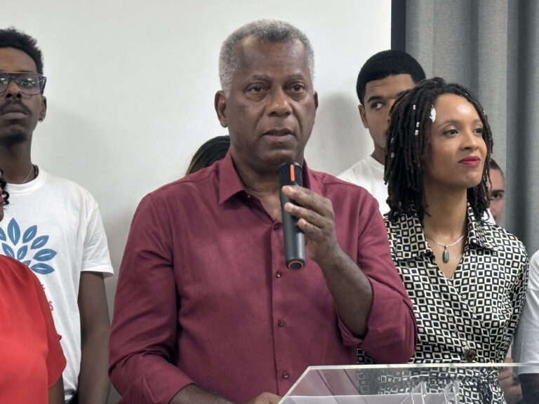 BIOGRAPHIE DE FRANCIS CAROLE : UNE VIE AU SERVICE DE LA MARTINIQUE par Clément Charpentier-Titi