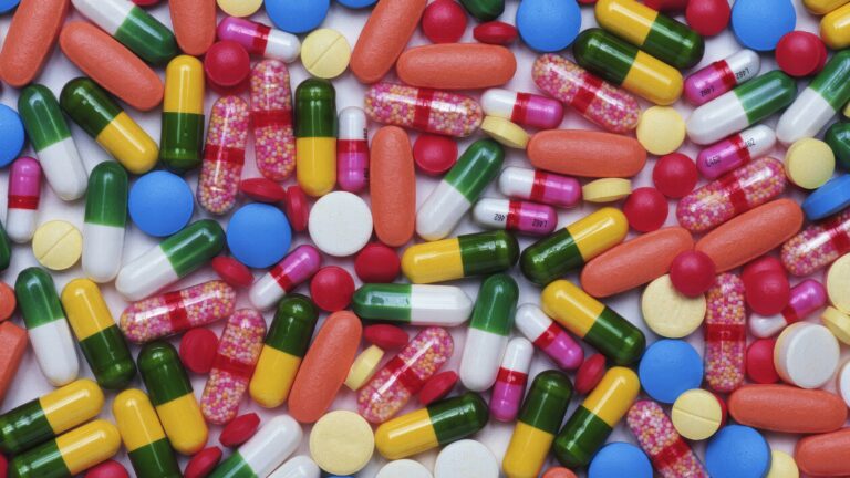 Près de 50 000 médicaments illégaux saisis en Martinique